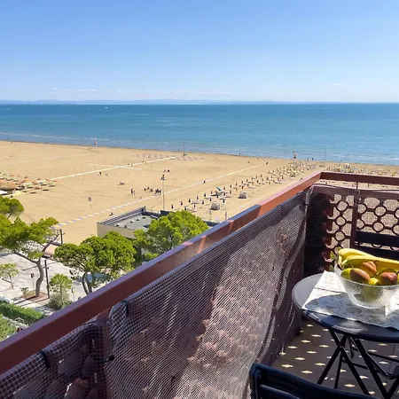 Seafront On The Promenade Apartment Lignano Sabbiadoro